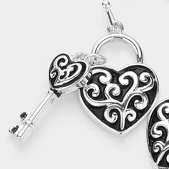 Silver Antique Metal Heart Lock & Key Shaped Dangle Earrings - Picture 2 of 2